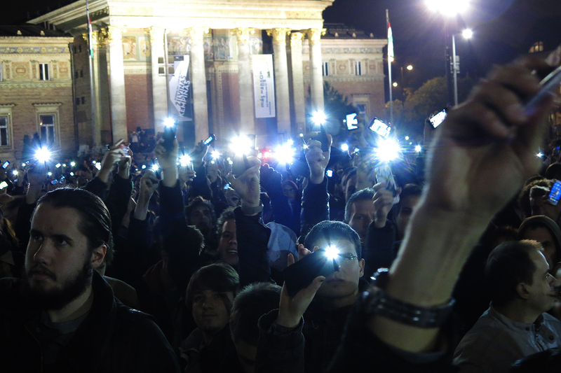 Illustration for article titled This Is How Hungarians Are Protesting Against Proposed Internet Tax